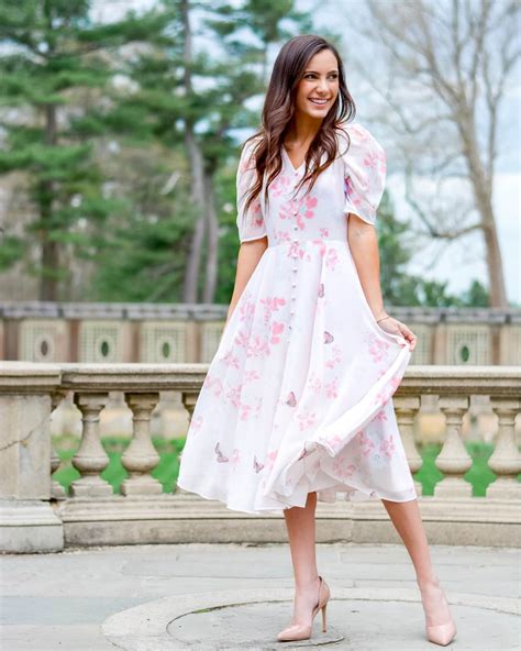 Why Pink Amulet Midi Dresses Are the Latest Trend in Women's Fashion